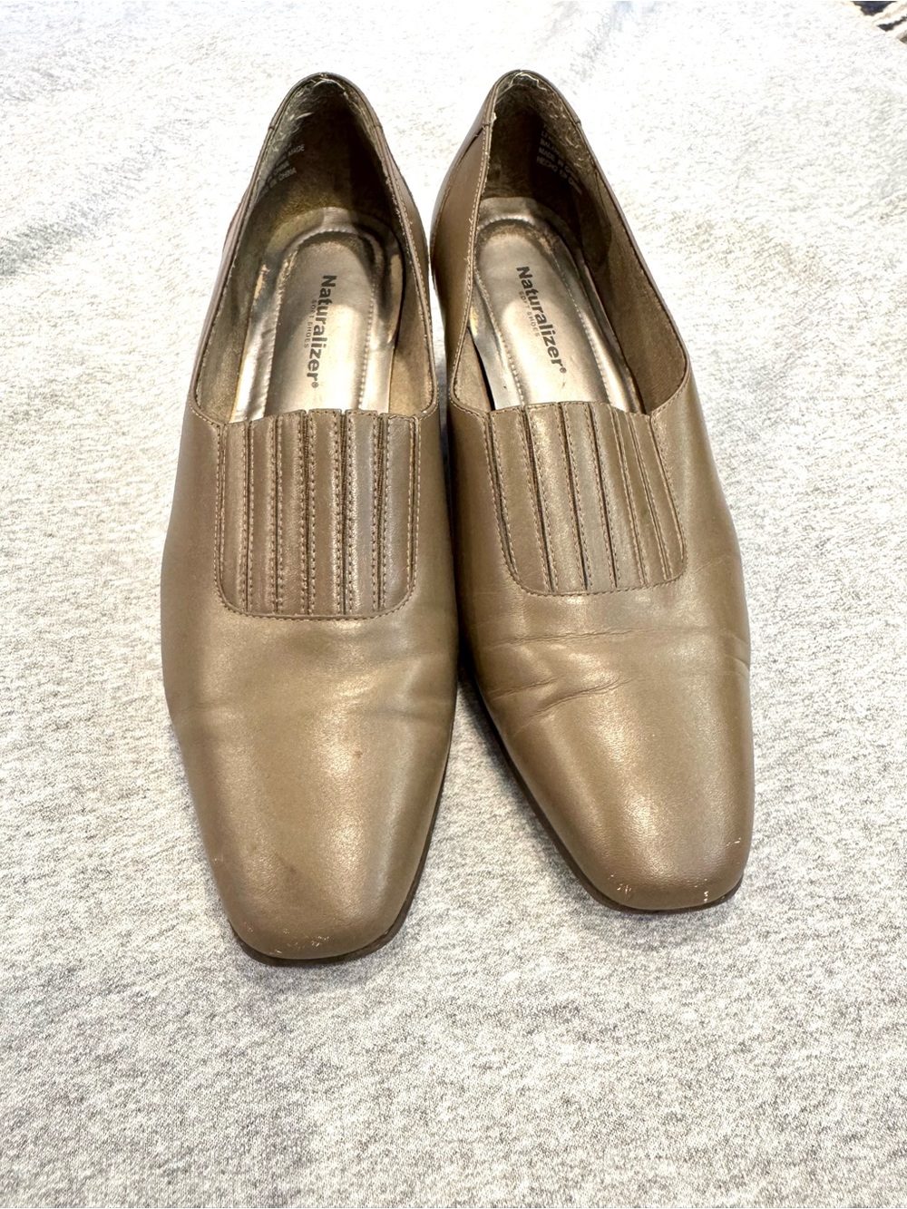 Naturalizer Women's Taupe Leather Slip-On Pumps 9M- Quiet Luxury, Old Money